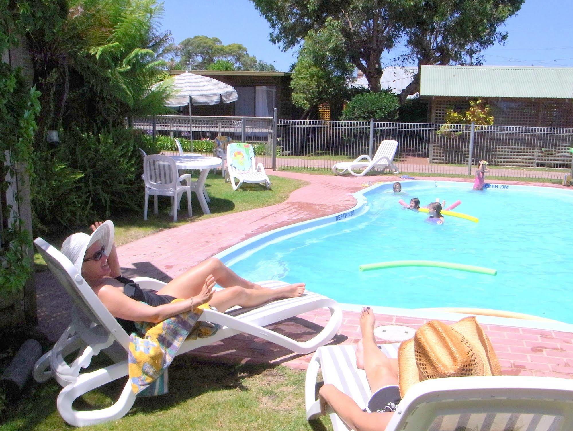 Lazy Acre Log Cabins Lakes Entrance Luaran gambar
